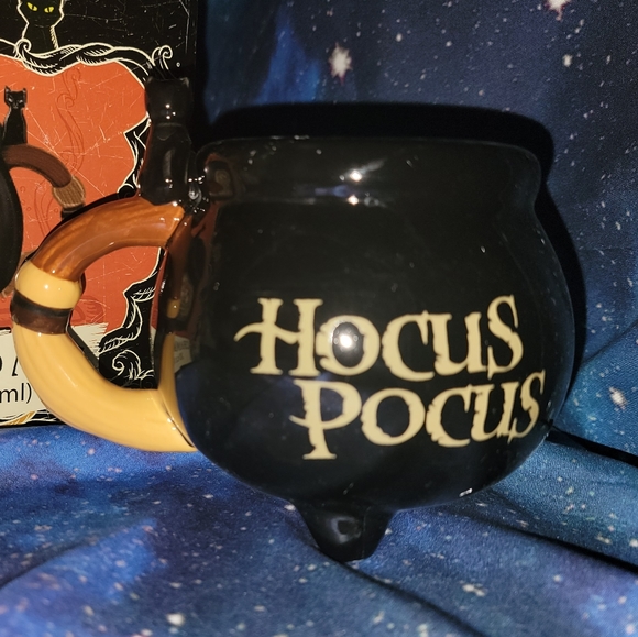 NEW Boxed Hocus Pocus Sculpted Cauldron MUG - Picture 9 of 12